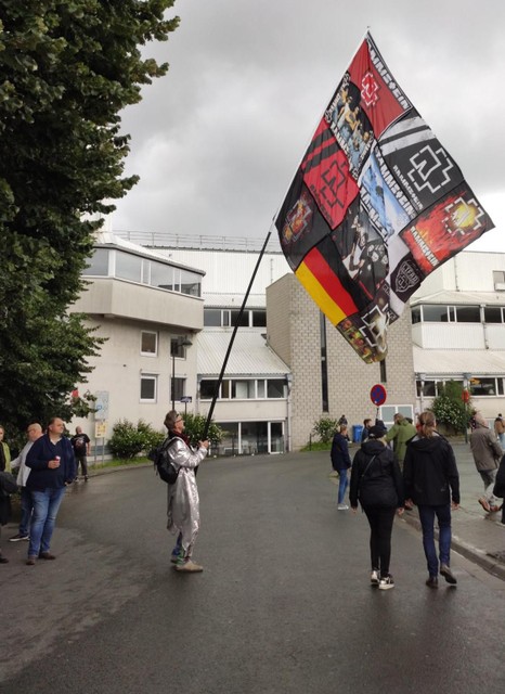 Geen demonstranten, wel fans in Brussel.