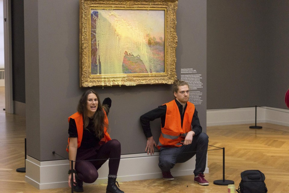 Klimaatactivisten bekladden in oktober een werk van Claude Monet met aardappelpuree in het Museum Barberini in Potsdam. 