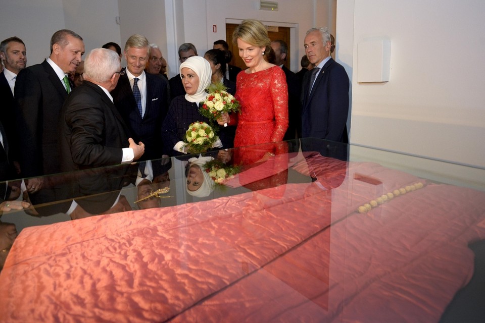 Koning Filip en koningin Mathilde vergezelden de Turkse bezoekers. 