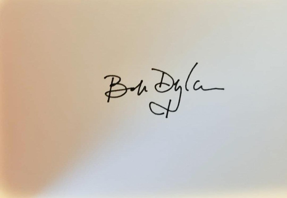 De handtekening van Bob Dylan. 