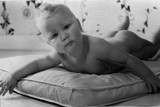 thumbnail: Ook koning Filip werd als baby naakt vastgelegd op de gevoelige plaat.