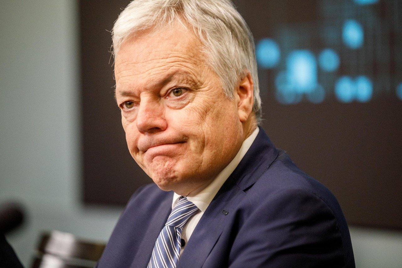 Speurders vonden 7.000 euro cash bij Didier Reynders | De Standaard