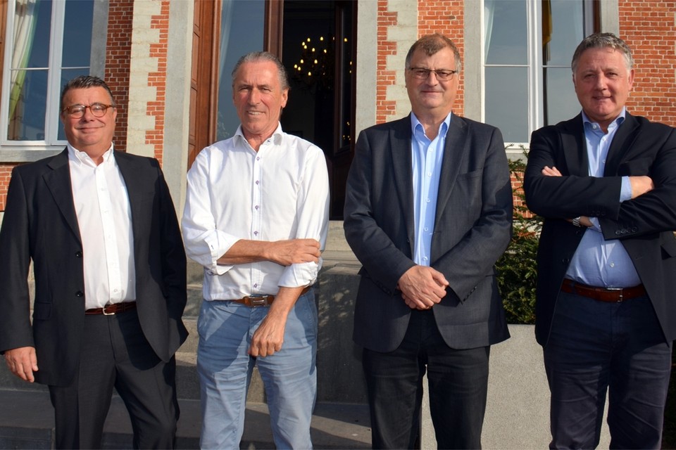 Marc Willen (Voorzitter Open VLD Dilbeke), Luc Deleu, Willy Segers en Luc Vanlee (Voorzitter N-VA Dilbeek) 
