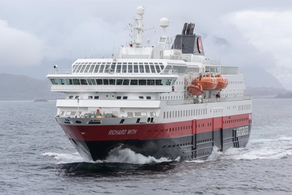 Een cruiseschip van de Noorse rederij Hurtigruten. 