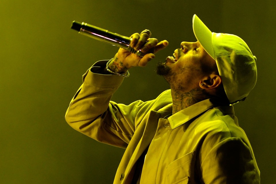 De Amerikaanse rapper Chris Brown is dinsdagavond vrijgelaten. 