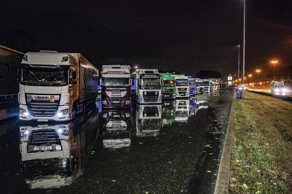 De snelwegparking van Kruibeke, een geliefd doelwit voor mensensmokkelaars en transmigranten.