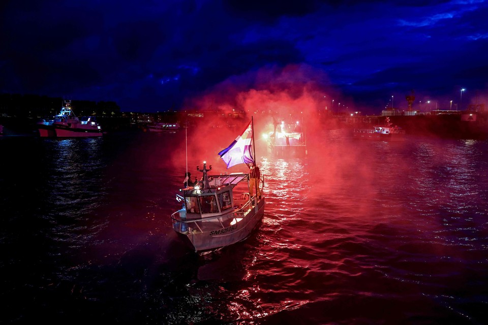 Franse vissersboten blokkeren de ingang tot de haven van Saint-Malo. 