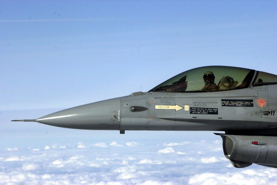 (archiefbeeld van Belgische F-16) 